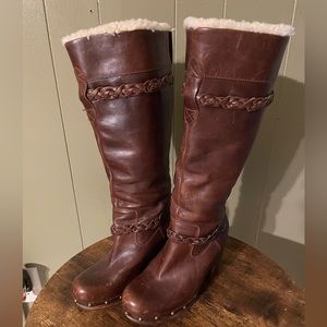 UGG Savanna Leather and Sheepskin Clog Boot